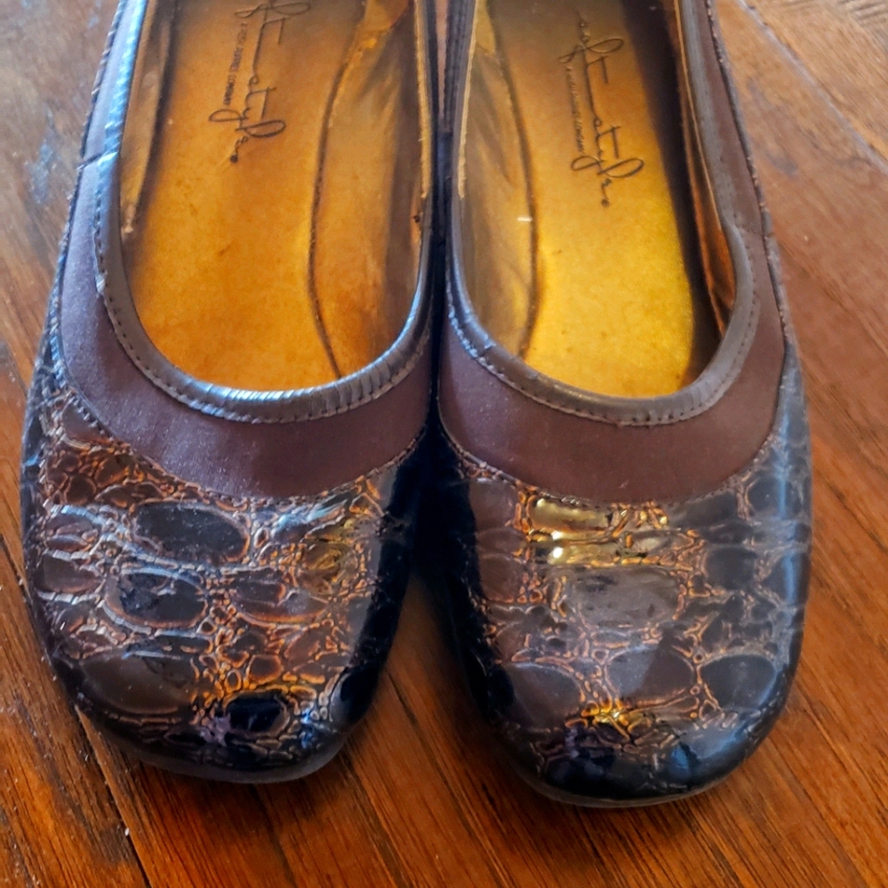 Dress shoes